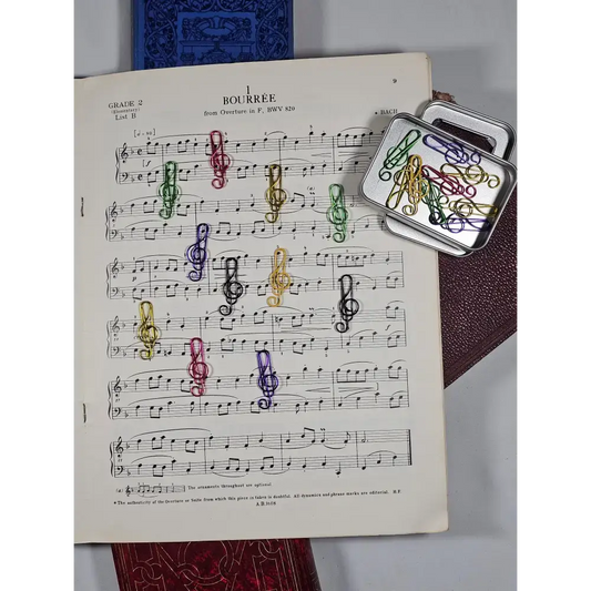 20 Treble Clef Musical note Paper clips in a tin. - paper clips