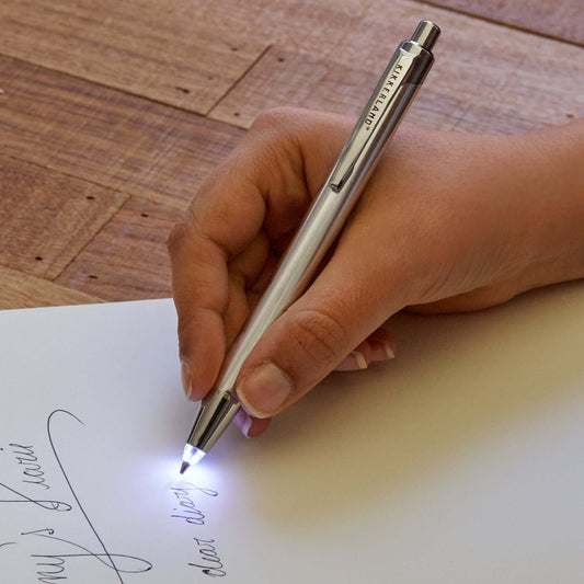 Flashlight Pen - A working refillable pen with a light in it