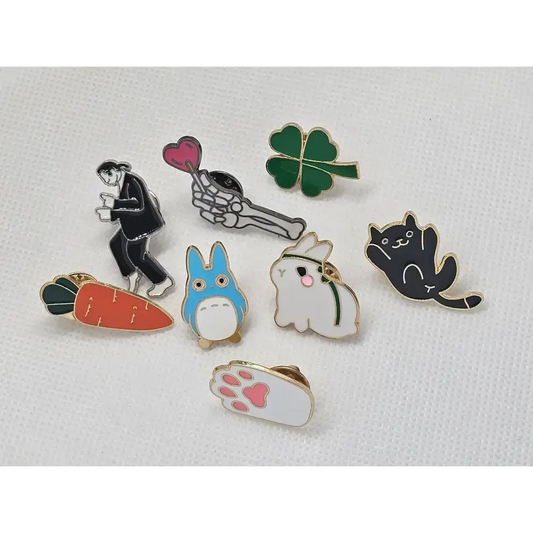 Assorted alloy pin badges - Pin badges