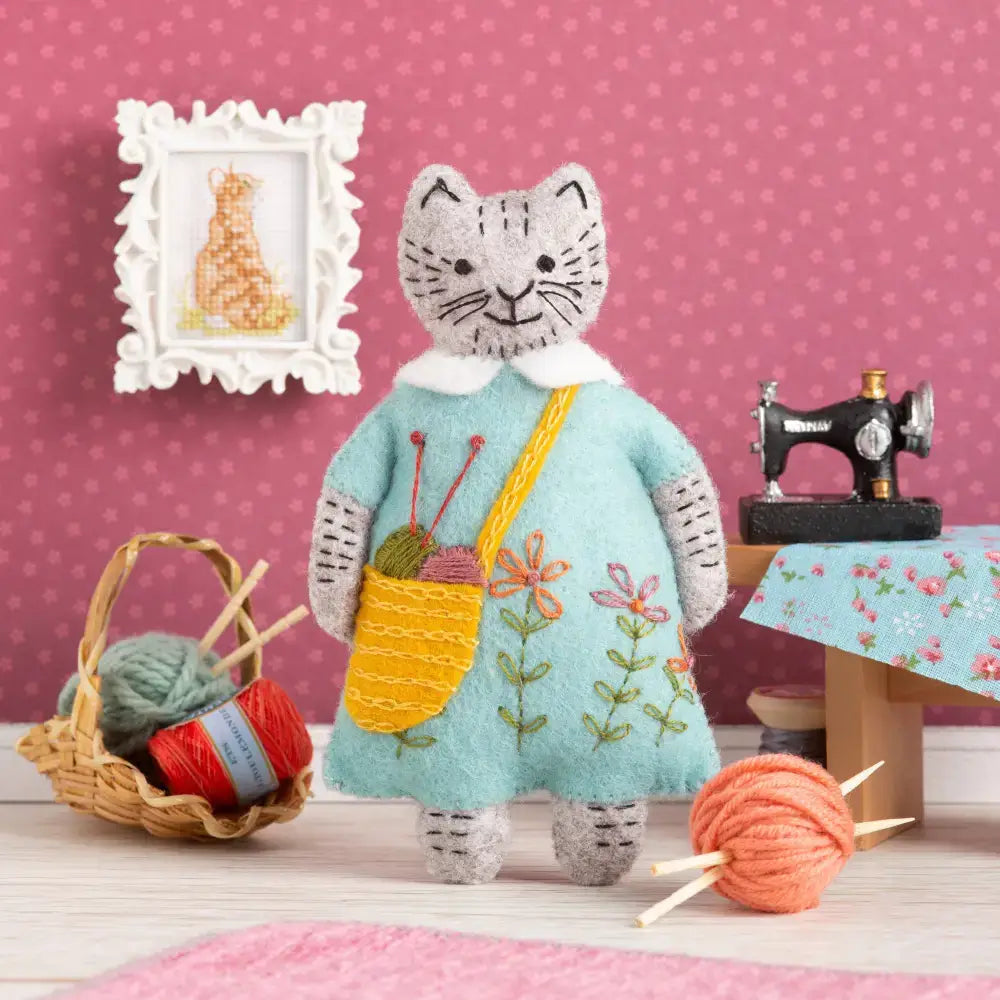 Mrs. Cat Loves Knitting Felt Craft Mini Kit - Felt craft kits