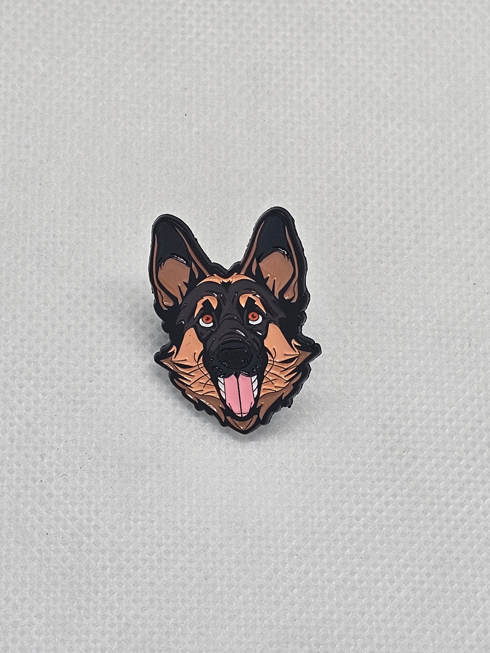 German Shepherd enamel pin badge, perfect for dog lovers to adorn clothing and bags.