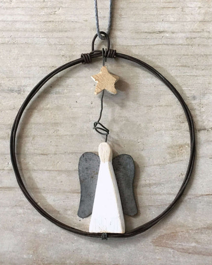 Small rusty wire wreath - Angel - East of India