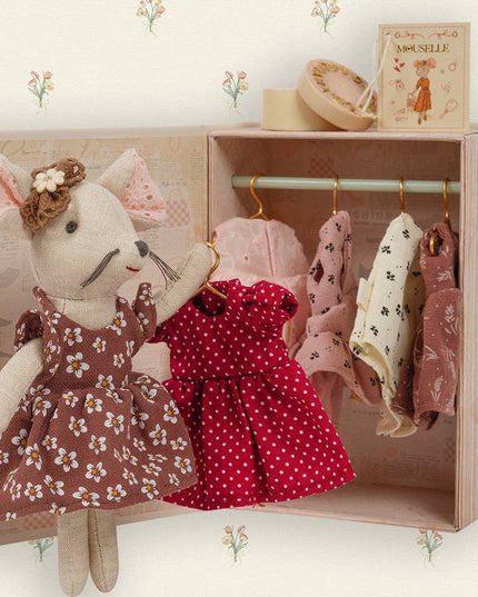 Mouselle - A mouse with her own wardrobe