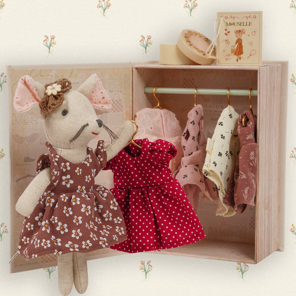 Mouselle - A mouse with her own wardrobe - The Red Squirrel