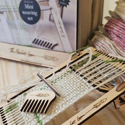 Wooden Rocket Loom - Mini loom kits featuring Galway wool