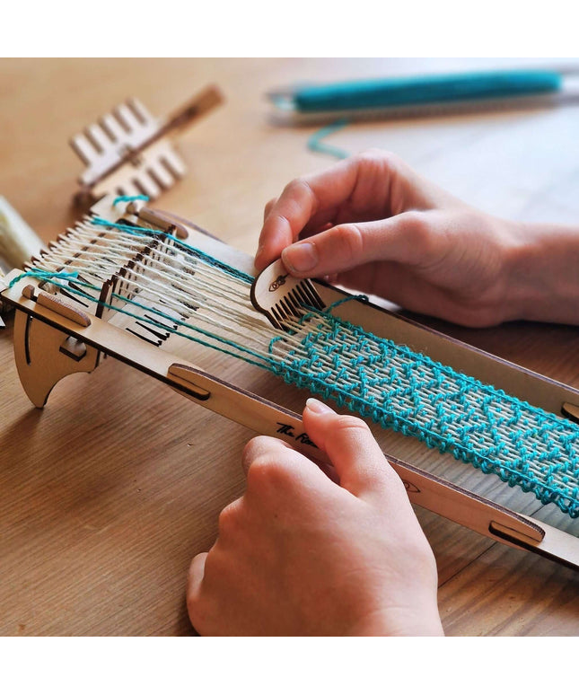 Bracelet weaving kit - Pop Out Projects
