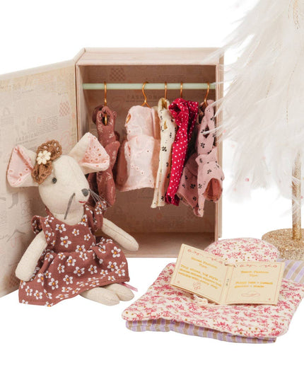 Mouselle - A mouse with her own wardrobe