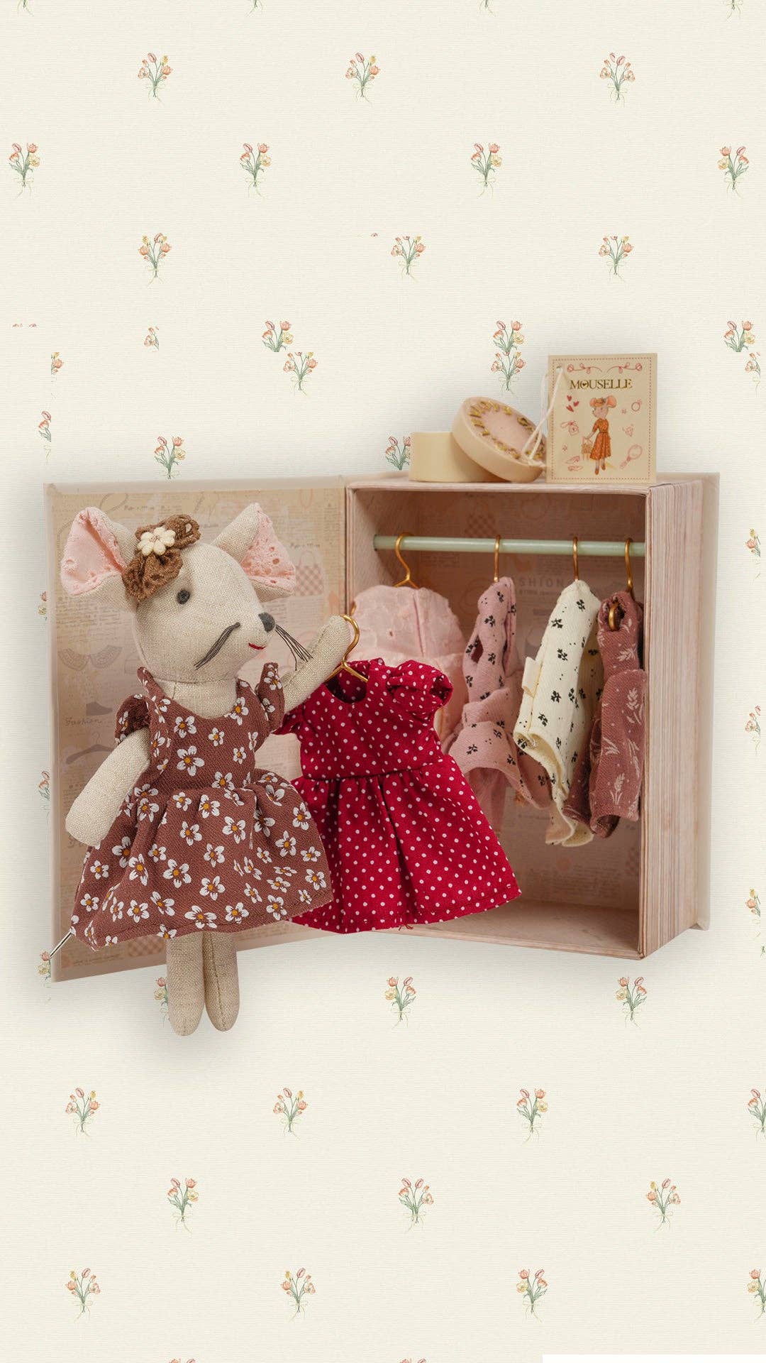 Mouselle - A mouse with her own wardrobe - The Red Squirrel