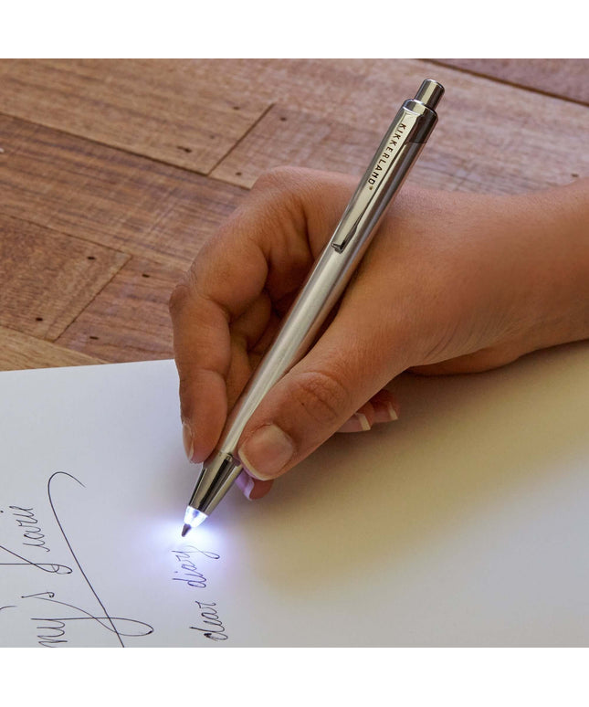 Flashlight Pen - A working refillable pen with a light in it