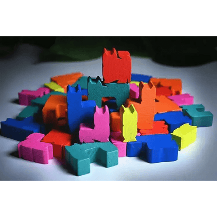 Kittin Board Game. A family game for 2-8 Players.