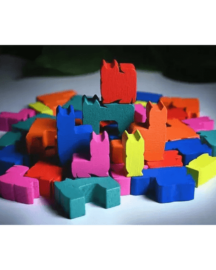Kittin Board Game. A family game for 2-8 Players.
