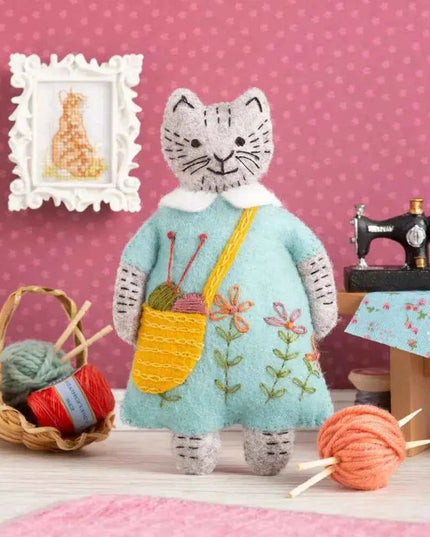 Mrs. Cat Loves Knitting Felt Craft Mini Kit
