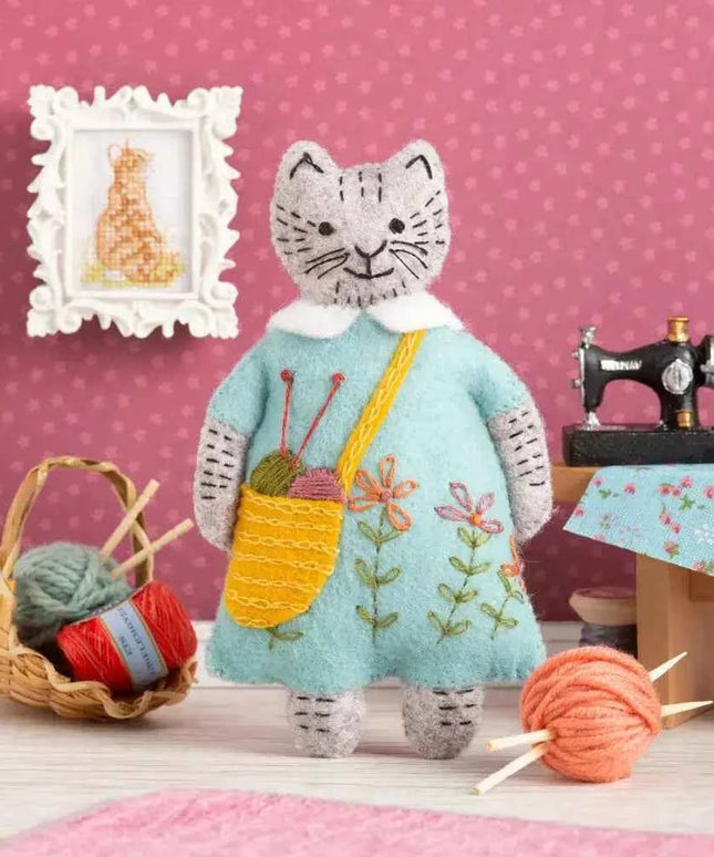 Mrs. Cat Loves Knitting Felt Craft Mini Kit