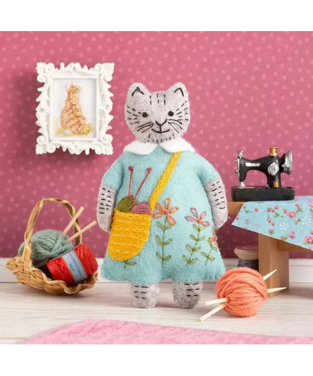 Mrs. Cat Loves Knitting Felt Craft Mini Kit