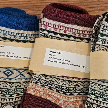 Beautiful pattern Winter Socks - size 4-7